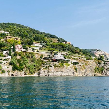 Casa Vacanza Brezza Di Maestrale Salerno Exterior photo