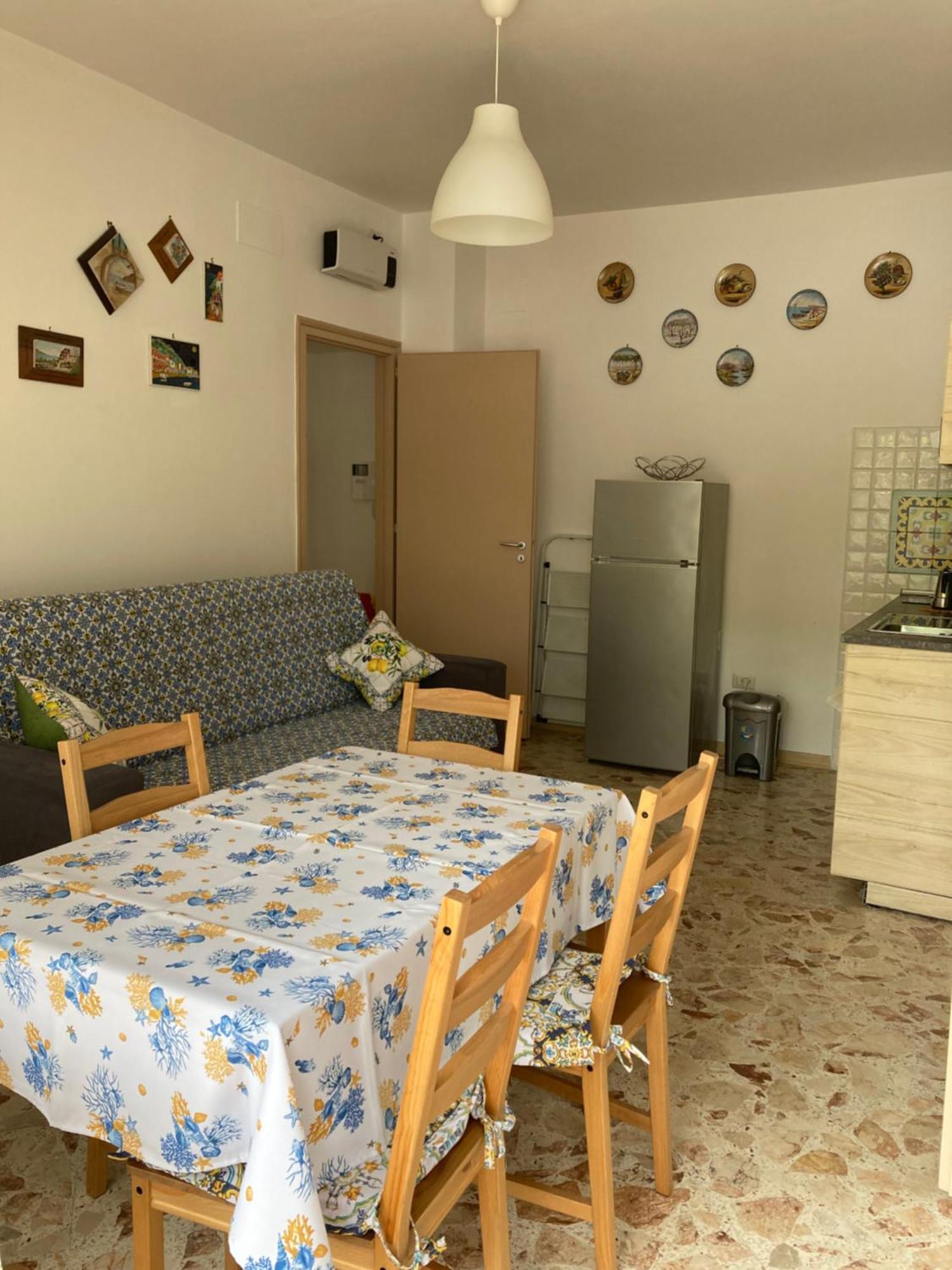 Casa Vacanza Brezza Di Maestrale Salerno Exterior photo